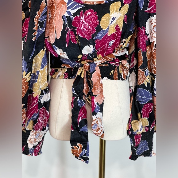 Band of the Free NWT Camille Berry Floral Crossover Tie Crop Top Bishop Sleeve - Picture 5 of 13